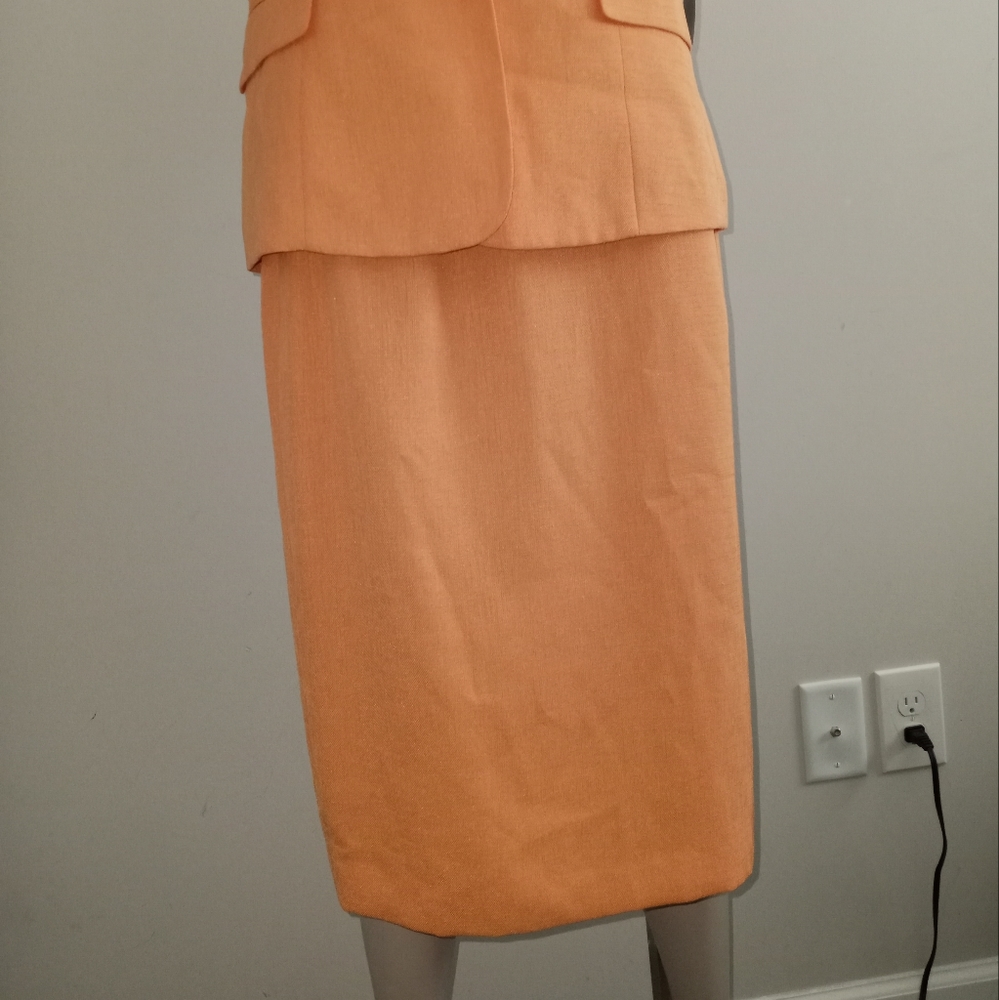 Le suit orange skirt suit set size 10 petite new with tags - Picture 4 of 8